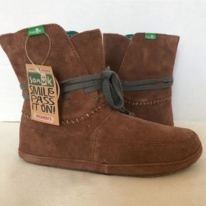 SANUK SOULSHINE Super light Suede chukka Moccasin Sidewalk Surfers Boots 6 NEW